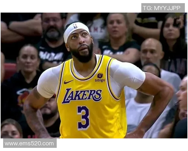 04年热火与湖人激战回顾：历史性对决与传奇球星的巅峰对抗