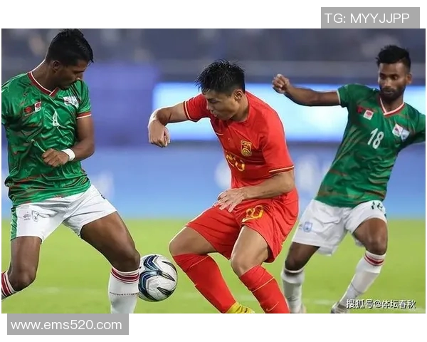 国足迎战卡特尔力争胜利展现团队精神与拼搏决心 国足迎战卡特尔力争胜利展现团队精神与拼搏决心