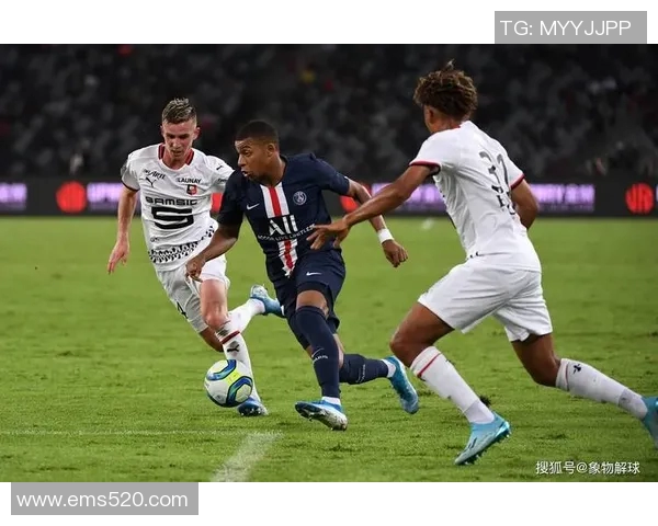 2015年巴黎圣日耳曼对阵皇家马德里的经典对决回顾与分析