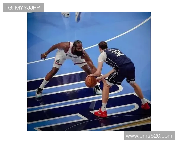 快船与独行侠激战正酣球迷热情高涨赛场精彩纷呈