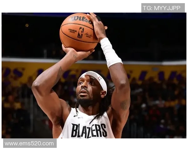 杰拉米格兰特如何在NBA赛场上展现出色的个人能力与团队合作精神