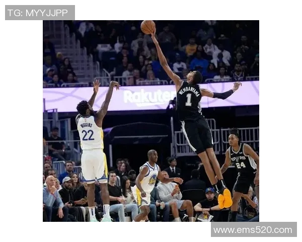 文班亚马新秀赛季表现惊艳场均数据引领同届球员竞争